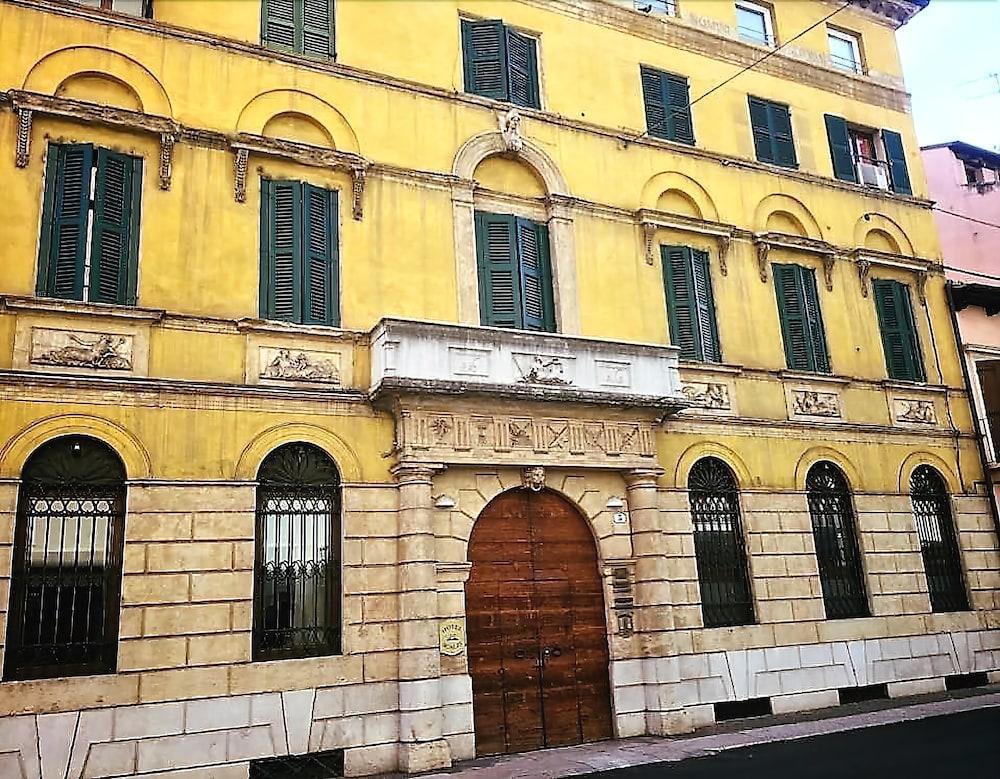 Boutique Hotel Scalzi - Adults Only Verona Exterior photo